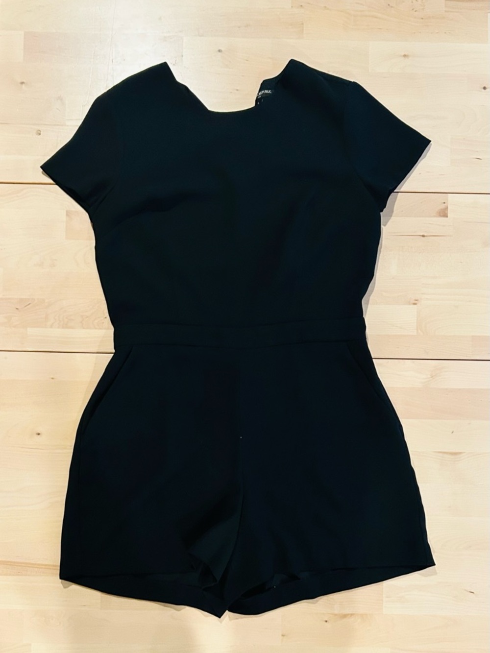 Banana Republic Black Short Sleeve Romper - Size 6 - Pockets & Keyhole Back